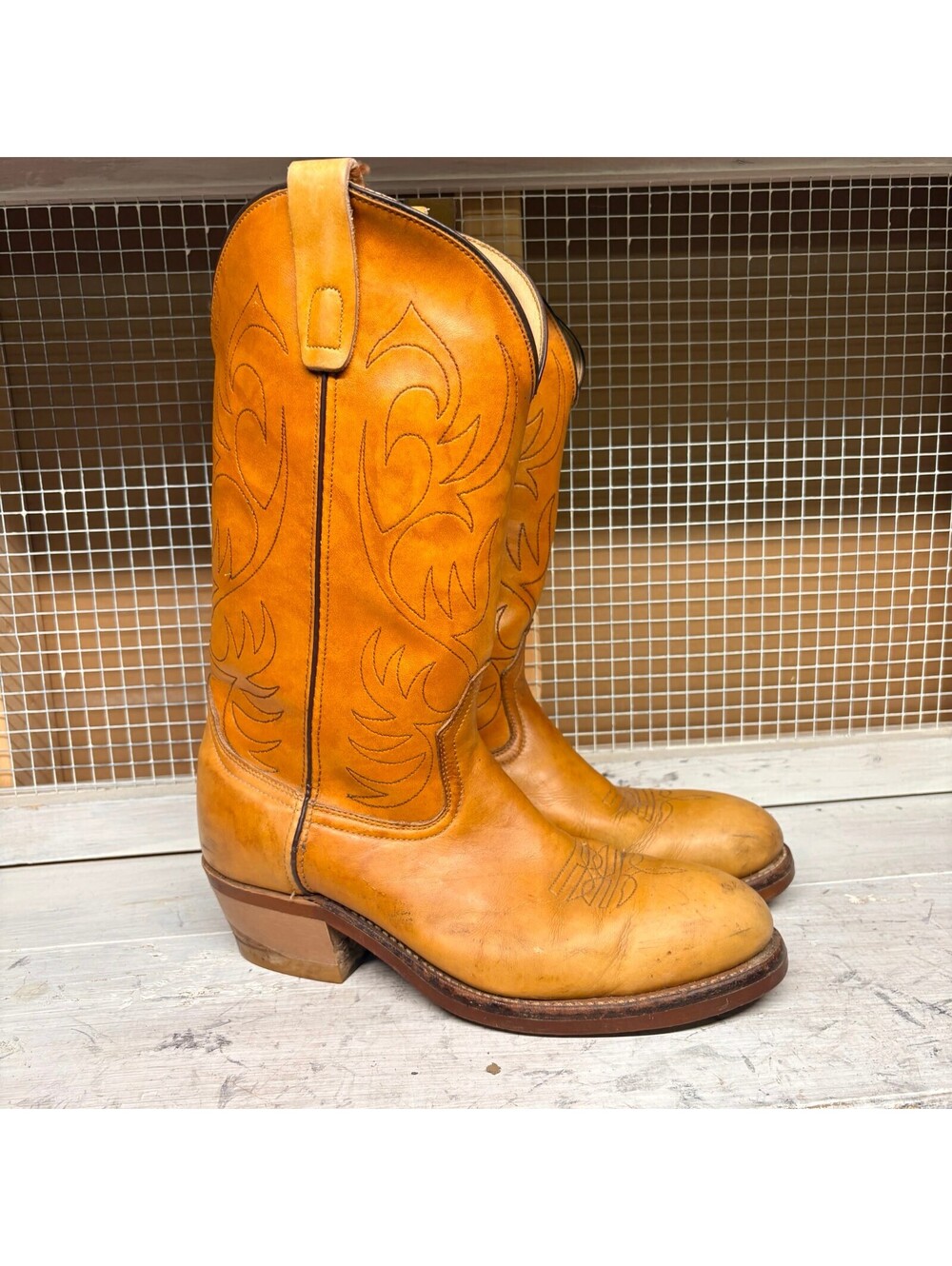 Vintage Cowboy Boots Tan Leather Steel Toe  Made in Canada Size 7.5 3E